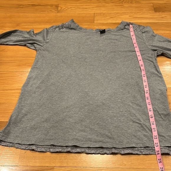 DKNY jeans gray top size large . - Picture 4 of 8